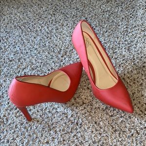 Pointed toe heels